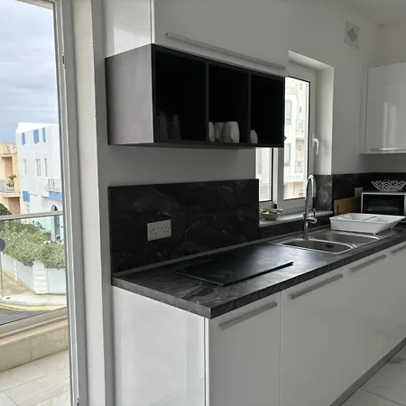 Modern Cozy & Spacious In Malta - Perfect Near Saint Julians Apartament