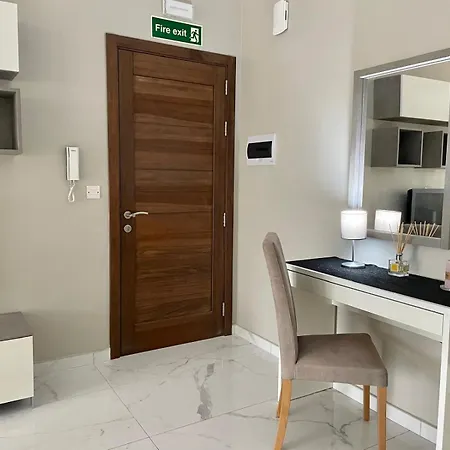Modern Cozy & Spacious In Malta - Perfect Near Saint Julians Apartament