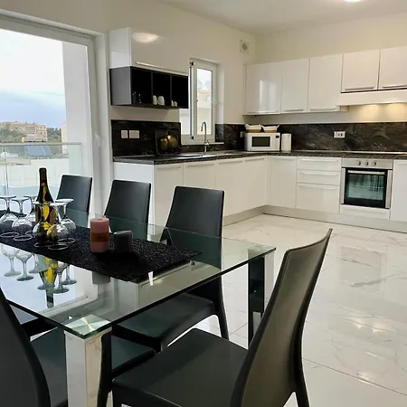 Modern Cozy & Spacious In Malta - Perfect Near Saint Julians Апартаменты *