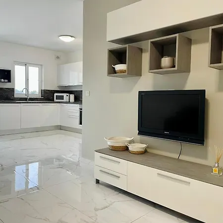 Apartment Modern Cozy & Spacious In Malta - Perfect Near Saint Julians Is-Swieqi
