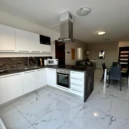 Апартаменты Modern Cozy & Spacious In Malta - Perfect Near Saint Julians *