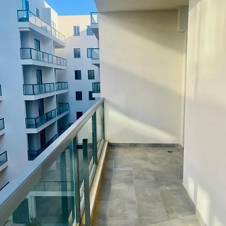 Апартаменты Modern Cozy & Spacious In Malta - Perfect Near Saint Julians *