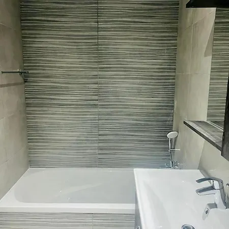 Апартаменты Modern Cozy & Spacious In Malta - Perfect Near Saint Julians Is-Swieqi