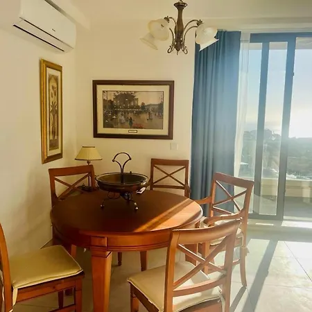 Апартаменты Modern Cozy & Spacious In Malta - Perfect Near Saint Julians *