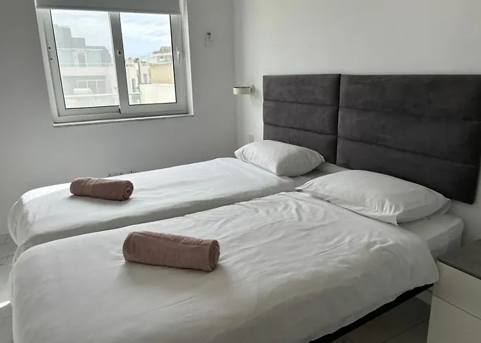 Modern Cozy & Spacious In Malta - Perfect Near Saint Julians Daire *