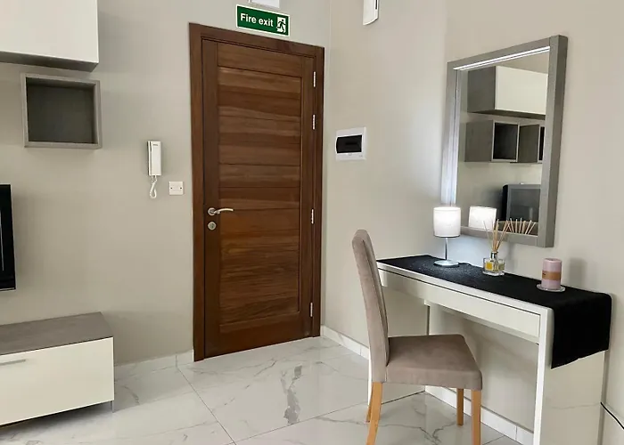 Modern Cozy & Spacious In Malta - Perfect Near Saint Julians Apartament