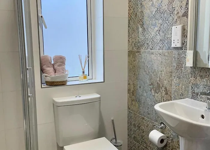 Modern Cozy & Spacious In Malta - Perfect Near Saint Julians Daire *